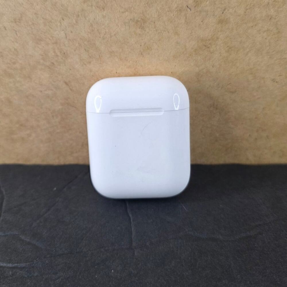 Apple AirPods charging case (Model A1602)